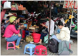 Gánh chuối nướng vỉa hè Sài Gòn: Con gái 'tiếp quản' gia sản 40 năm của mẹ