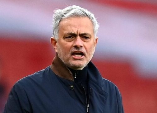 Mourinho yêu cầu trọng tài dự họp báo