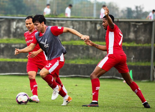 Quế Ngọc Hải khen Tiến Linh, nhưng "ngán" nhất Omar, Văn Vũ