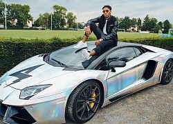 Thú chơi xe sặc sỡ làm khổ Aubameyang