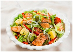 Cách làm salad cá hồi chuẩn vị Việt