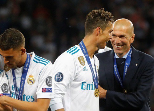 HLV Zidane tiếp tục úp mở việc C.Ronaldo gia nhập Real Madrid