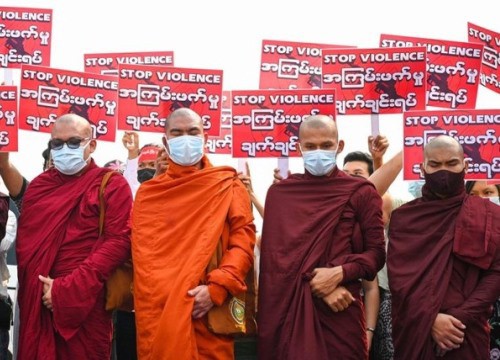 Hội Phật giáo quyền lực nhất Myanmar chỉ trích quân đội