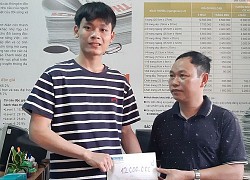 Trao học bổng kỳ cuối cho sinh viên mồ côi