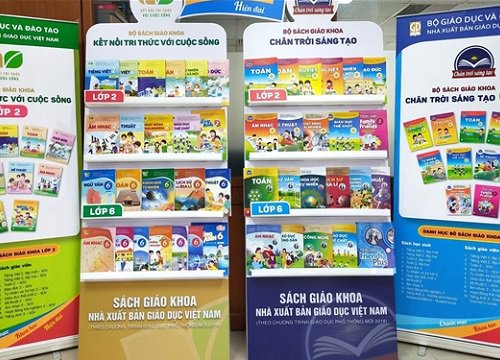 SGK 'biến mất': Nhà xuất bản nói hợp nhất, chủ biên khẳng định sách bị loại bỏ