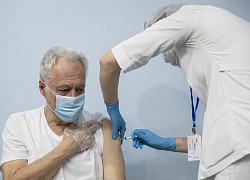 Lý do Nga, Trung, Ấn &#8216;ì ạch&#8217; tiêm chủng dù tự sản xuất vaccine