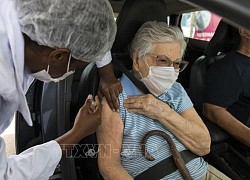 Brazil đàm phán mua vaccine ngừa COVID-19 dư thừa của Mỹ