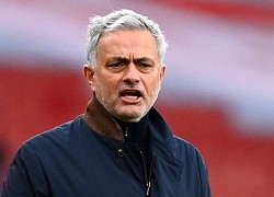 CĐV Tottenham giận dữ đòi sa thải HLV Mourinho ngay lập tức