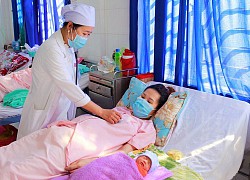 Chạy đua từng phút cứu mẹ con sản phụ bị sa dây rốn