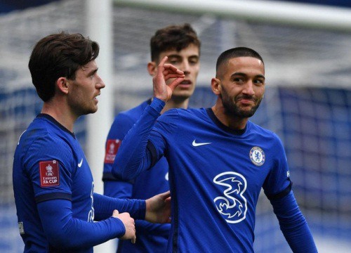 Chelsea chật vật vào bán kết FA Cup