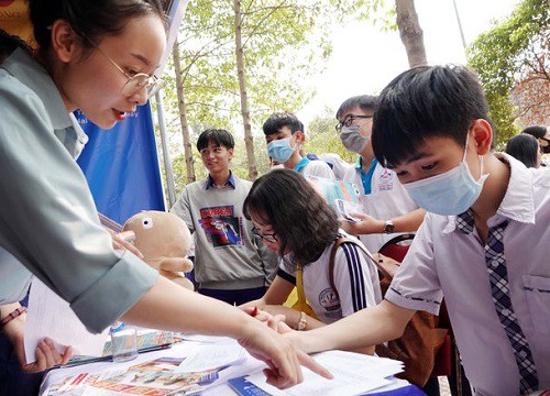 Đến gian hàng Tư vấn mùa thi, nhận ra các yếu tố tiên quyết khi chọn ngành