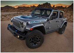 Động cơ Jeep Wrangler 2021 vỡ toang khi xe chạy ở số 4