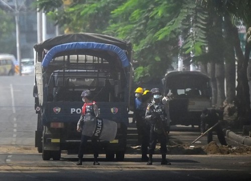 Dòng người lũ lượt rời thành phố Yangon