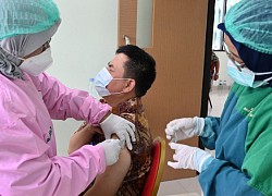 Indonesia nối lại tiêm vaccine AstraZeneca