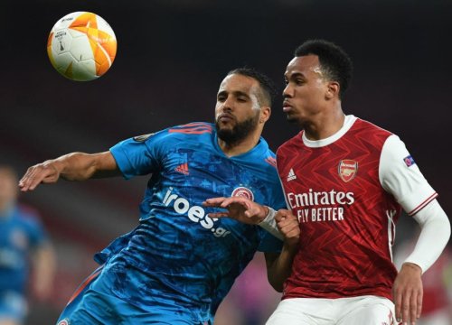 Thua Olympiacos trên sân nhà, Arsenal vất vả vào tứ kết Europa League