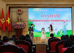 Tọa đàm &quot;Yêu thương và chia sẻ&quot;