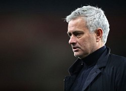 Tottenham bị loại sốc ở Europa League, Mourinho tuyên bố không từ chức