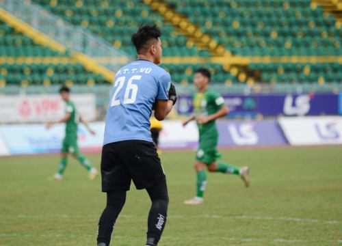 Tyc Sports: 'Thủ môn Cần Thơ phát điên'