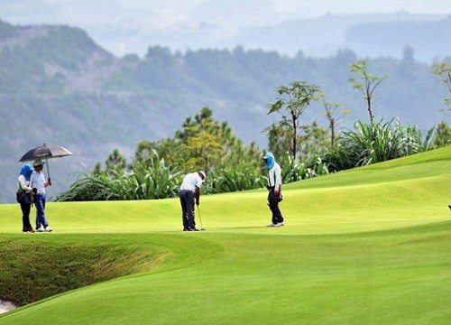 Đưa golf vào trường đại học: Bất hợp lý, không phù hợp