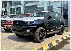 Ford Everest Sport 2021 mới ra mắt đã giảm giá