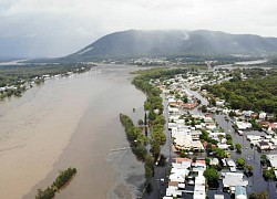 Hình ảnh mưa lũ "trăm năm một lần" hoành hành Australia