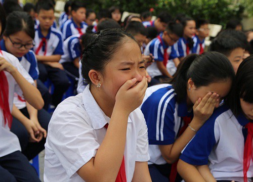 Học sinh tự tử: Áp lực đến từ gia đình, thầy cô?