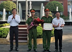 Khen thưởng thành tích phá án, thu giữ 90 bánh heroin, 120 kg ma túy