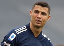 Ronaldo bỏ vào phòng thay đồ sau trận thua