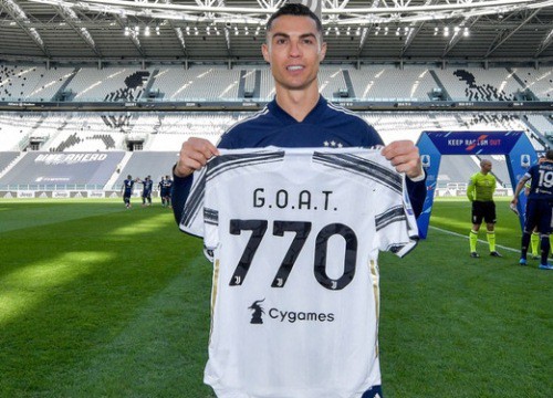 Ronaldo trải qua kết cục đắng ngắt trong ngày vinh dự nhận áo "The G.O.A.T"