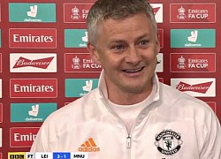 Solskjaer gây sốc khi cười tươi rói sau trận thua Leicester