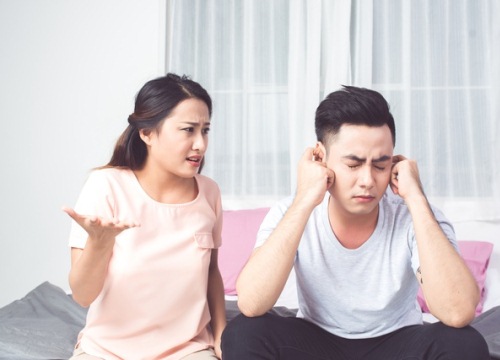 Sống không yên vì bị vợ đay nghiến chuyện... "trinh tiết"