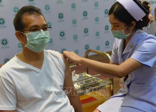 Thái Lan bắt đầu thử nghiệm vaccine ngừa COVID-19 nội địa