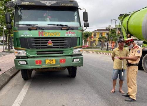 Thừa Thiên - Huế : Xử phạt hàng loạt xe ben, xe mô tô vi phạm trật tự giao thông