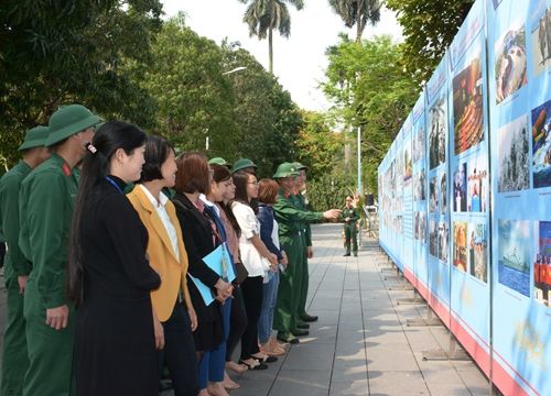 Triển lãm ảnh "Bác Hồ với thanh niên" năm 2021