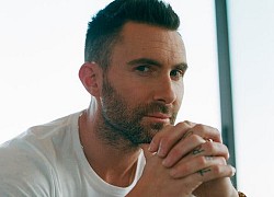 Adam Levine mất 3 ngày để xăm hình kín chân trái