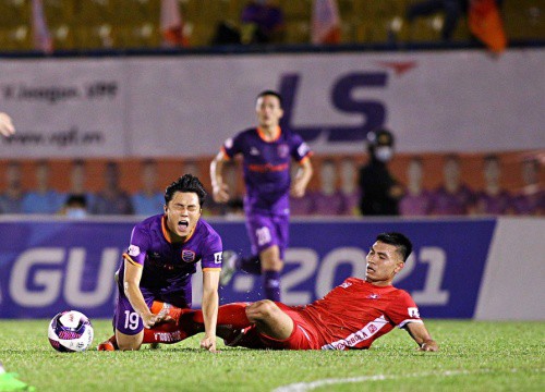 Bạo lực V.League đằng sau chiếc thẻ vàng của trọng tài