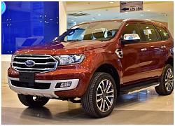 Chưa hết 'lùm xùm' chảy dầu, đại lý hạ giá bán Ford Everest