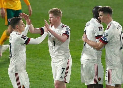 De Bruyne, Lukaku giúp Bỉ vùi dập Wales trận khai màn