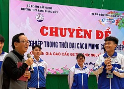 "Hãy cố gắng học giỏi để khởi nghiệp ngay trên quê hương mình"