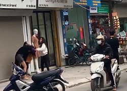 Nhân chứng kể lại vụ 2 cô gái đánh nhau, 2 thanh niên cầm phóng lợn vào "chém hôi" làm loạn khu phố: "Tôi sợ quá phải bỏ đi chỗ khác"