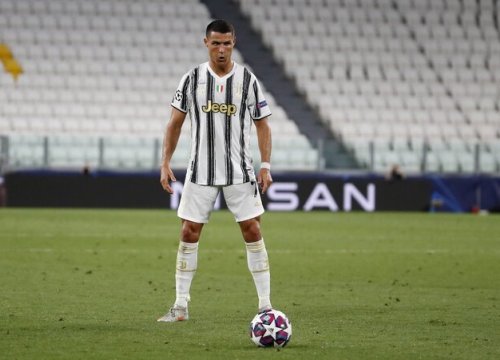 Pinsoglio: 'Ronaldo hay bị đen đủi khi đá phạt trực tiếp'