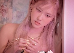 Rosé mặc áo cúp ngực giống Miley Cyrus