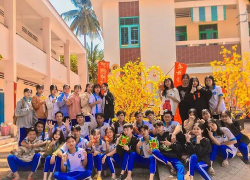 Thêm một câu thơ vào bài kiểm tra, thầy giáo khiến hội học sinh sợ 'xanh mặt', bỏ ngay ý định quay cóp