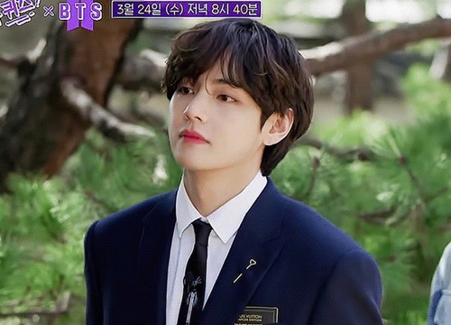 V (BTS) khoe visual đỉnh cao như chụp hình tạp chí trên truyền hình