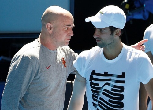 Agassi ám chỉ Djokovic không nghe lời