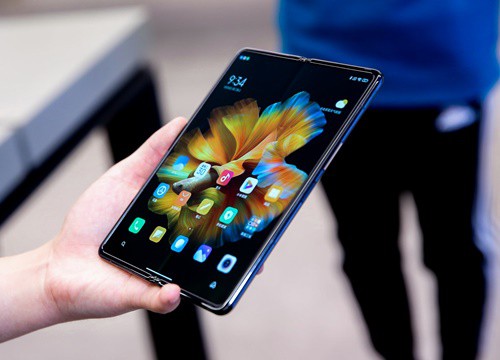 Cận cảnh Xiaomi Mi MIX Fold: Thiết kế gập giống Galaxy Z Fold2, giá chỉ từ 35 triệu thì có gì khác biệt?