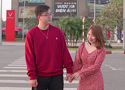 Clip thanh niên quay lén bạn gái miệt mài giảng bài gây bão mạng: 'Giờ cho mình đi thi đại học môn Văn cũng được luôn'