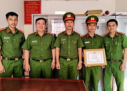 Khen thưởng đột xuất các tập thể và cá nhân trong &#8220;chiến dịch&#8221; cấp căn cước công dân gắn chíp