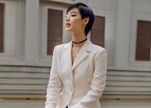 Khánh Linh tỏa sáng như một vì sao trong trang sức Dior Rose des Vents