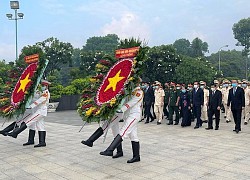 Dâng hương tưởng nhớ Chủ tịch Hồ Chí Minh, Chủ tịch Tôn Đức Thắng và các Anh hùng liệt sĩ